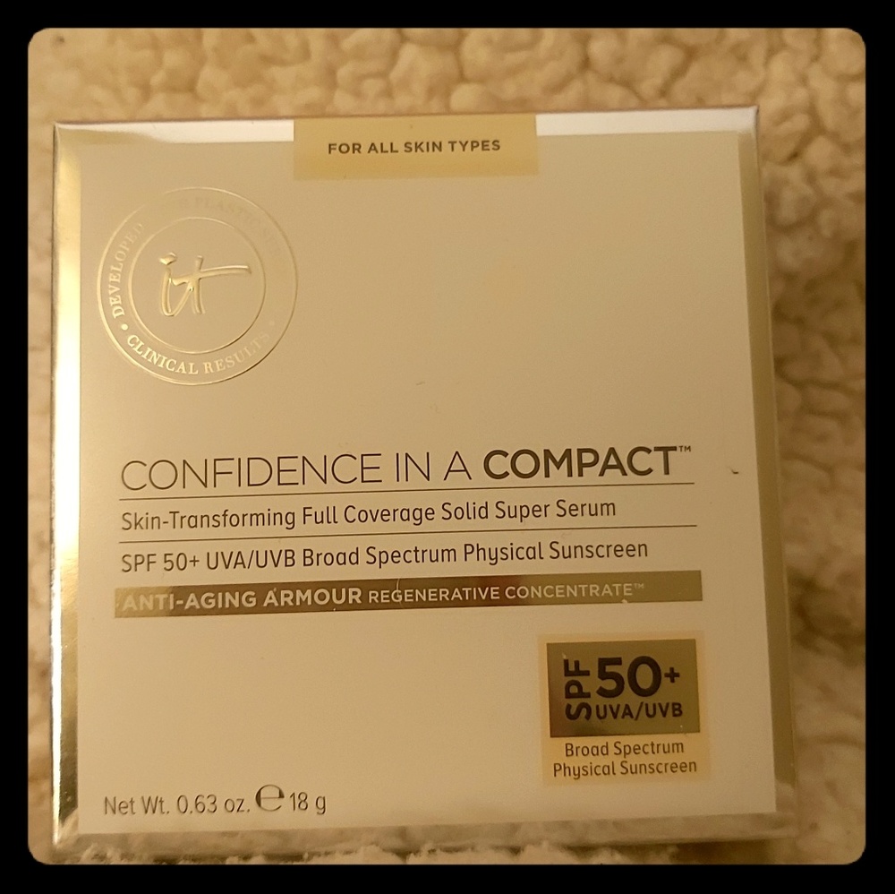iT Cosmetics Confidence in a Compact